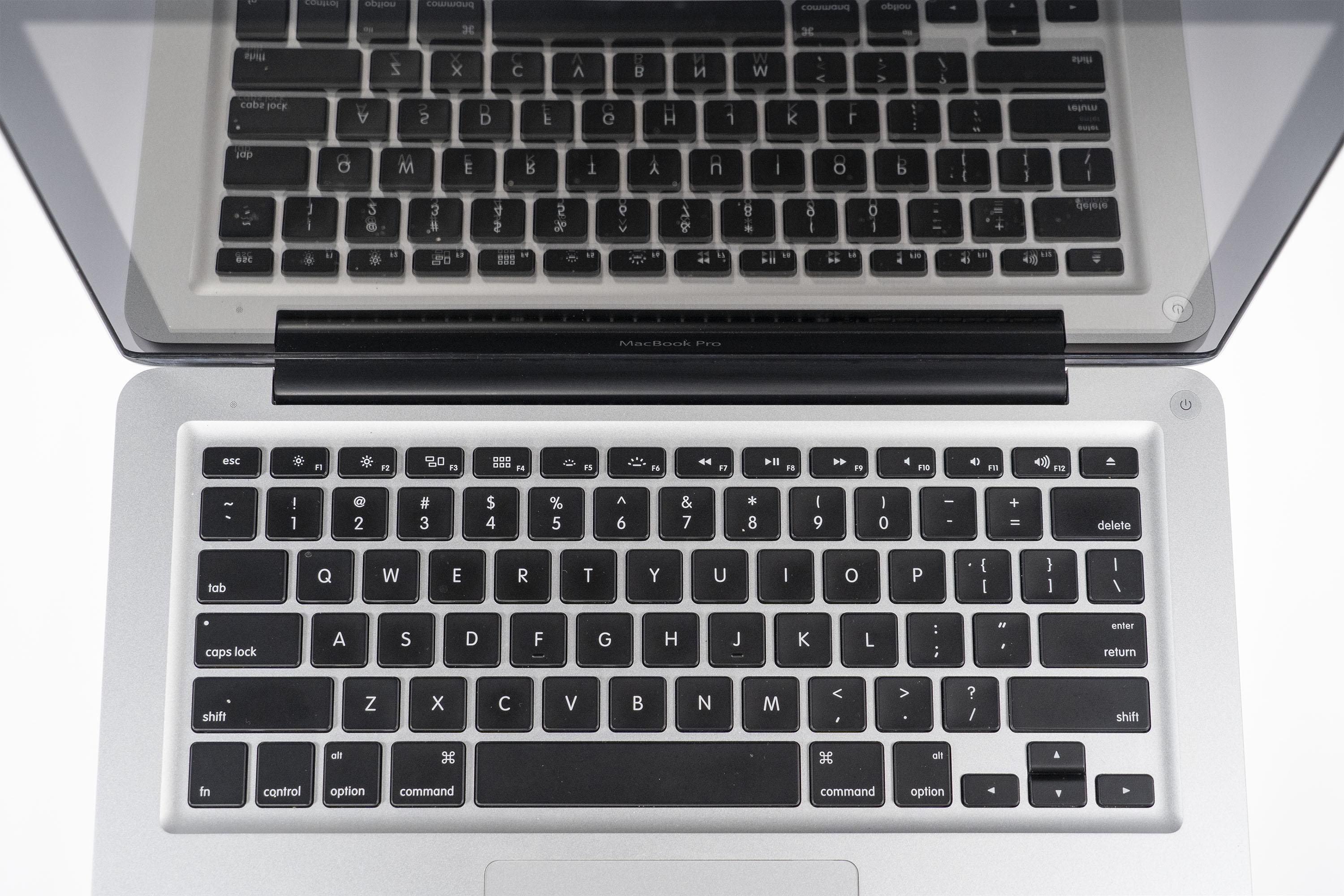 Apple MacBook Pro (15-inch Early 2011) 2.0 GHz i7 8GB RAM 512GB SSD (Silver)