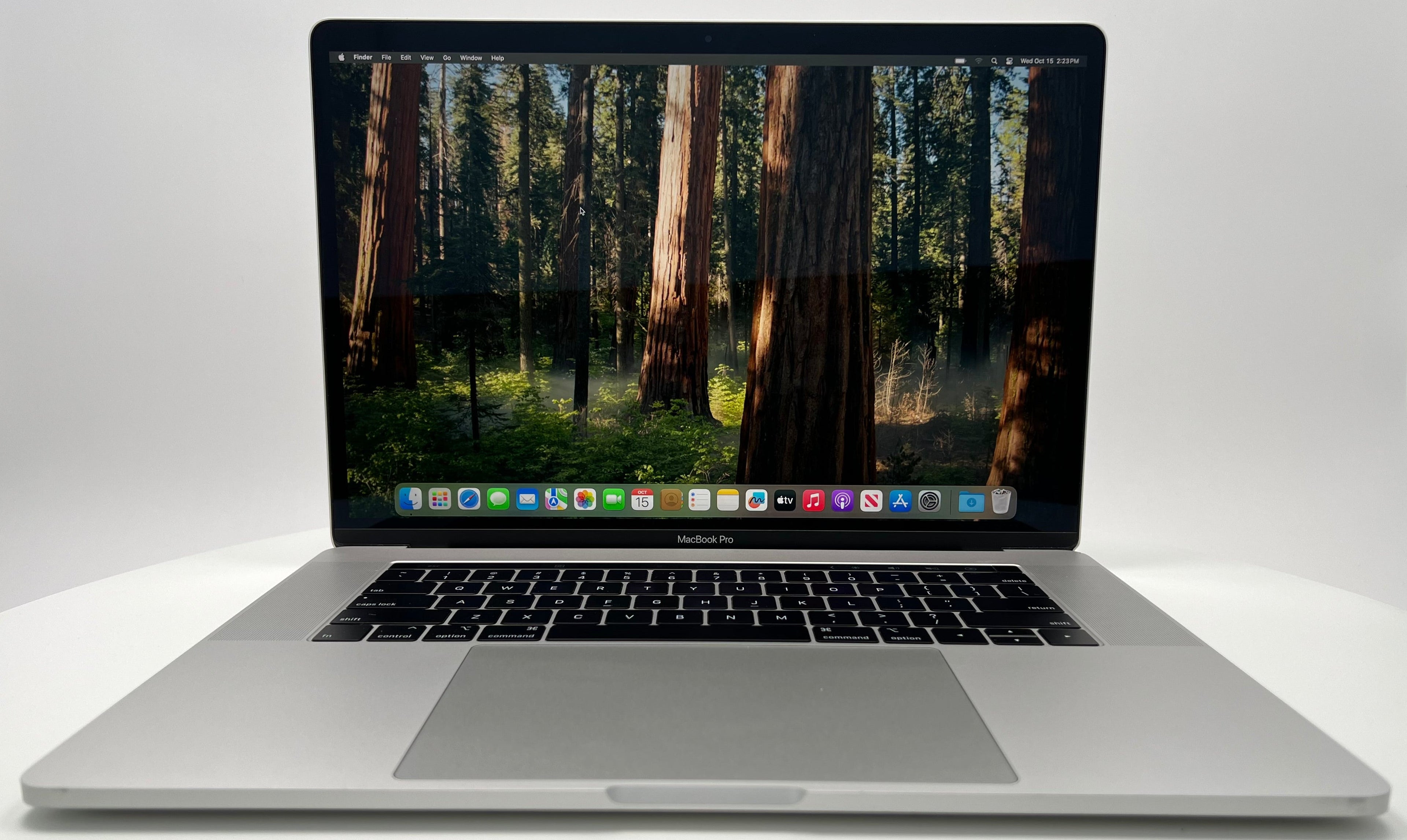 MacBook Pro (2019) 15-inch – Intel Core i9 2.3GHz • Radeon Pro 560X – 32GB RAM 1TB SSD – Read
