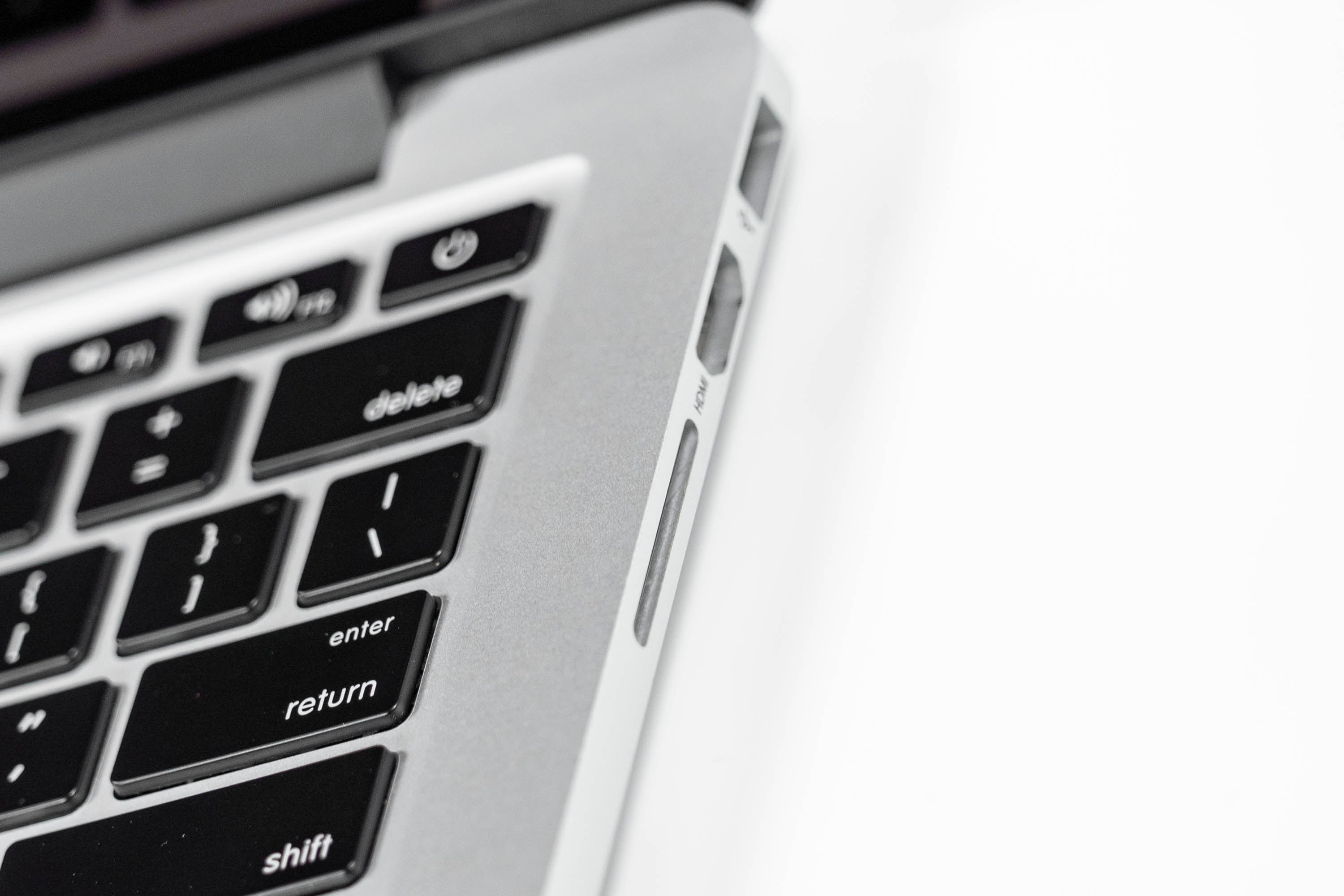 MacBook Pro (2015) 13-inch – Intel Core i7 3.1GHz – Iris Graphics 6100