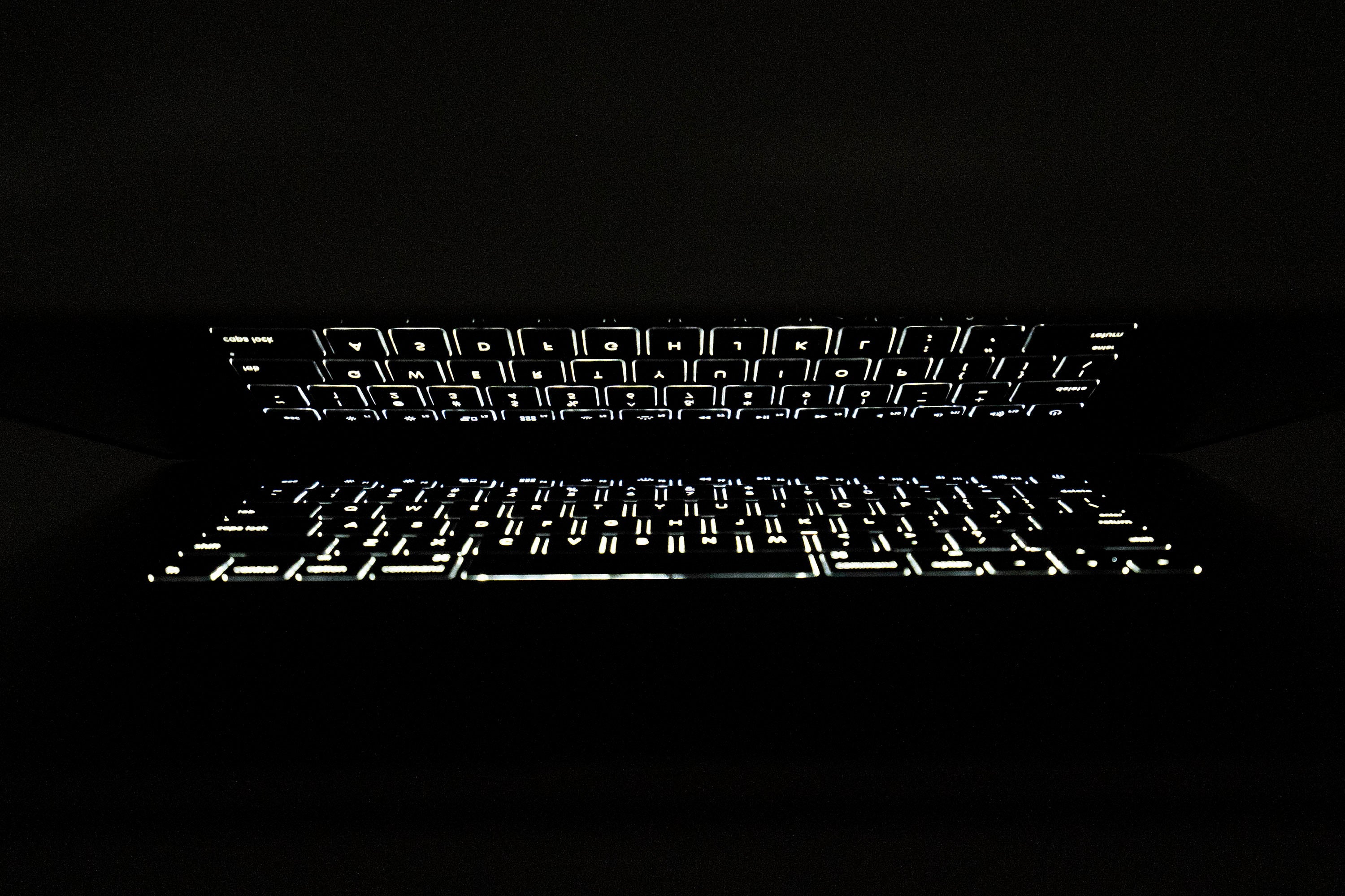 Apple MacBook Pro 15.4-Inch Late 2013 Retina Core 2.3 i7-4850HQ Quad-Core 16GB ME294LLA