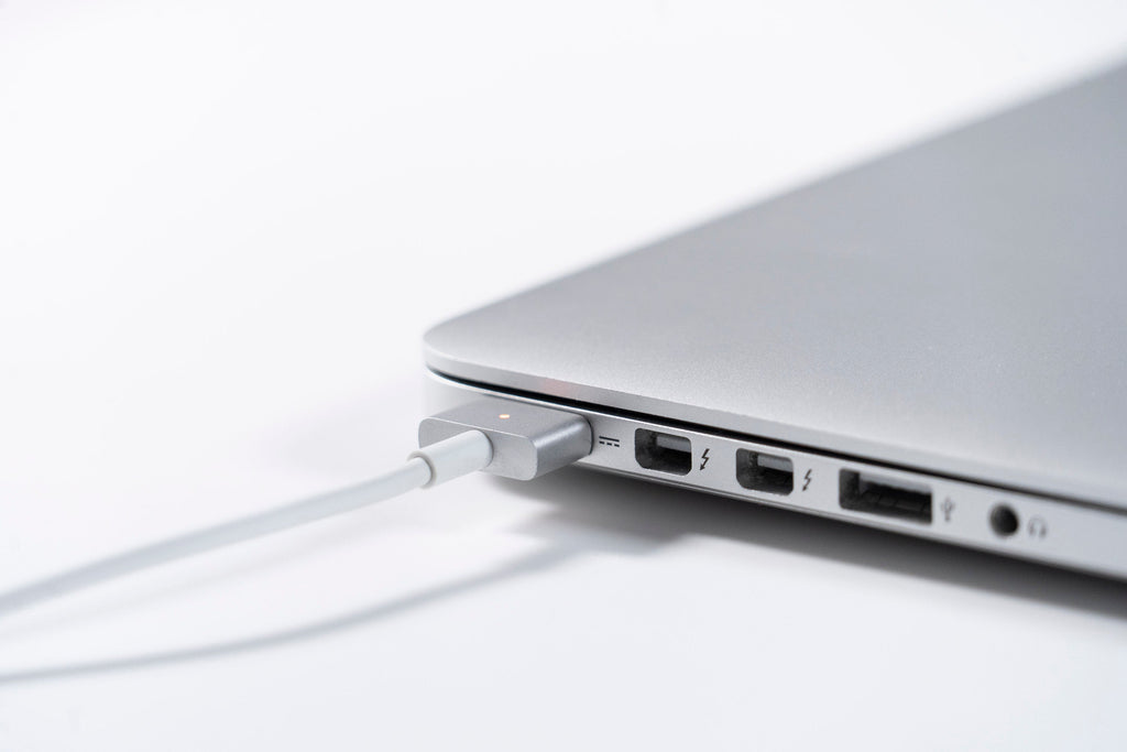 Apple MacBook Pro 15" Retina Display Core i7 2.8 15" Dual Graphics 16GB RAM ME698LL/A