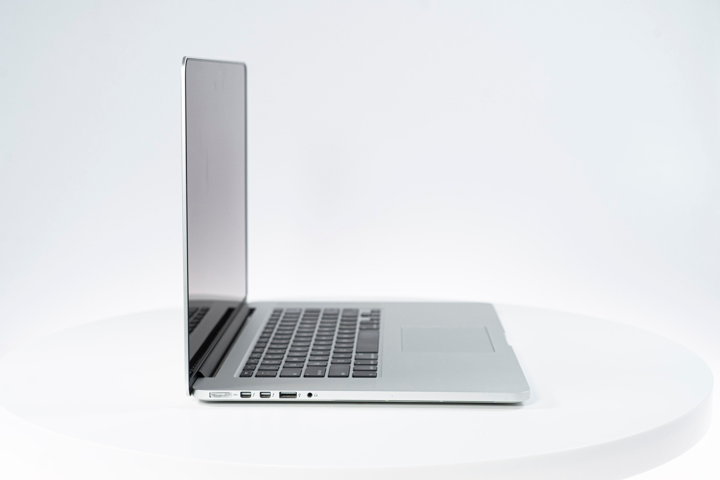 MacBook Pro (2015) 15-inch – Intel Core i7 2.2GHz – Iris 5200 Pro