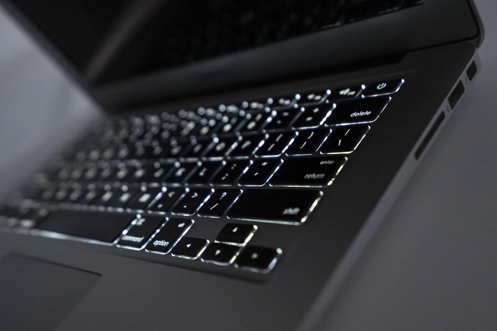 Apple MacBook Air 13-inch (Mid 2013) 1.7GHz i7 8GB RAM MD760LL/A