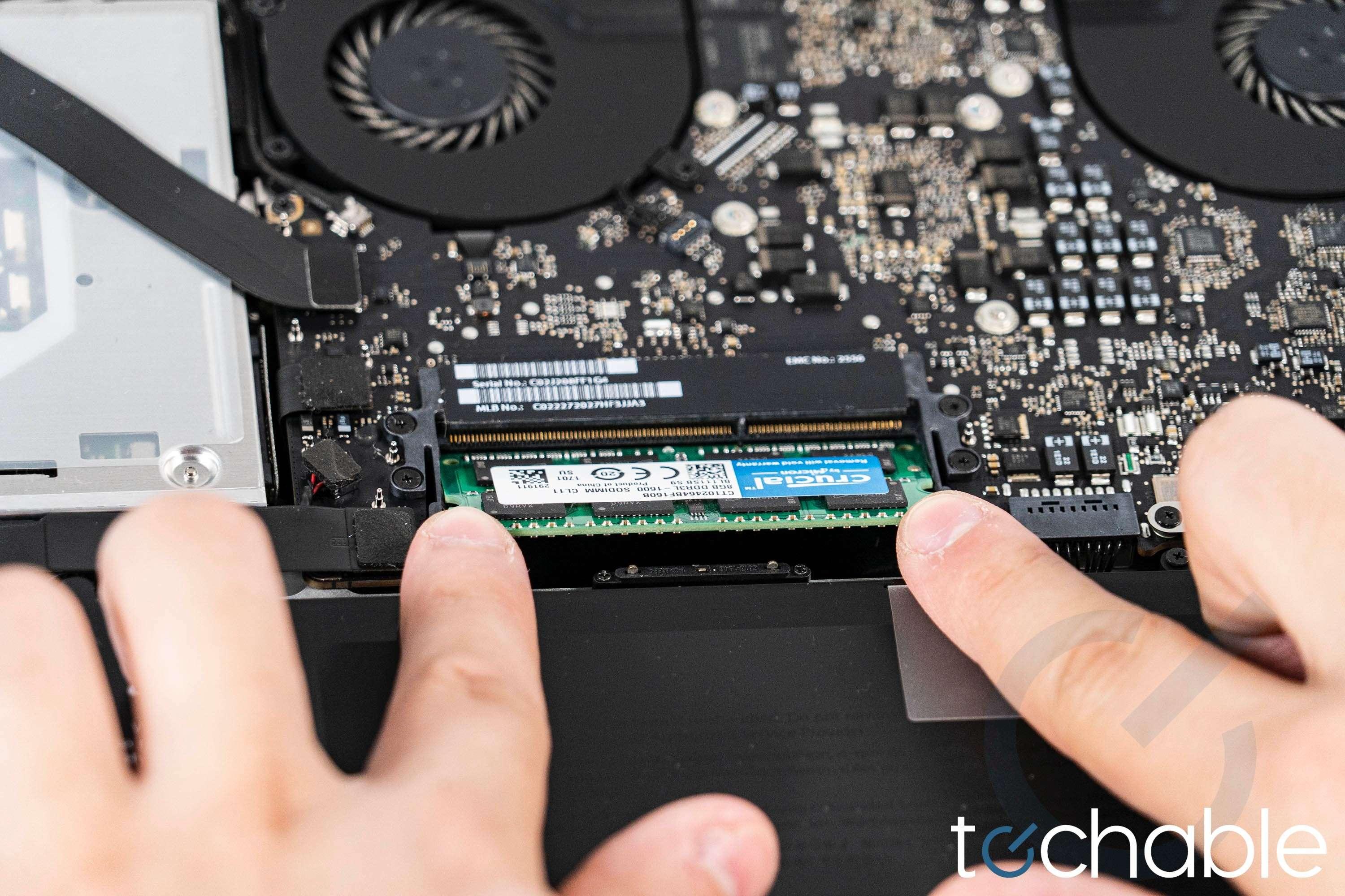 Apple Macbook Pro (Late 2011) 17 inch 2.4GHz i7 16GB RAM 512GB SSD