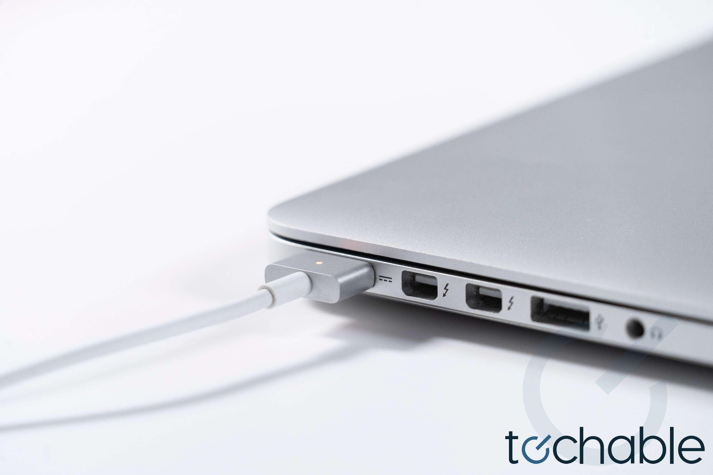 Apple MacBook Pro Retina 15-Inch 2.0GHz i7-4750HQ Quad-Core ME293LLA Late 2013